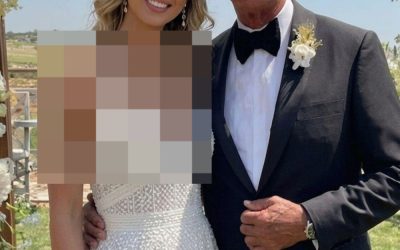 Ik trouwde met de rijke grootvader van mijn vriendin voor zijn erfenis – op onze huwelijksnacht keek hij me aan en zei: ‘Nu je mijn vrouw bent, kan ik je eindelijk de waarheid vertellen.’