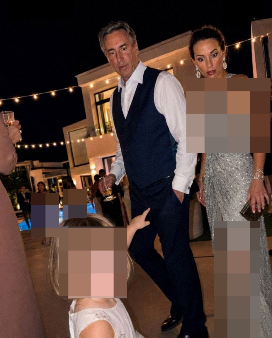 Mijn 4-jarige dochter wees naar de vrouw van de baas van mijn man en zei: “Dat is de vrouw die bijt.”