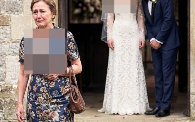 Toen ik bij de bruiloft van mijn zoon aankwam, blokkeerde hij mijn weg bij de kerkdeur en zei: “Ik heb je niet uitgenodigd, mam. De hele familie heeft besloten dat je niet langer bij ons hoort.”