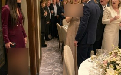 Mijn familie vertelde iedereen dat ik gefaald had, en nodigde me vervolgens uit voor het verlovingsdiner van mijn broer alsof ik de schande van de zaal was. Maar toen zijn verloofde me eindelijk aankeek, werd haar gezicht bleek…