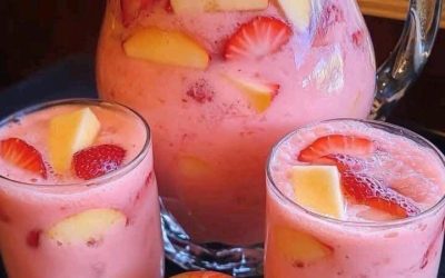 Romige aardbei-appelpunch – Een hemelse mix van frisheid en verwennerij.