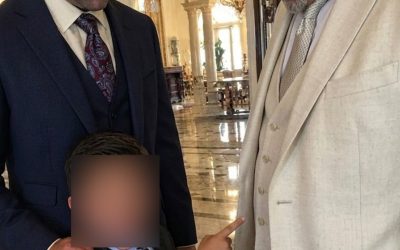 Mijn zesjarige zoon wees tijdens het promotiefeest van mijn man naar zijn baas en zei: ‘Papa is daar!’ – Ik moest lachen tot ik begreep wat hij bedoelde.