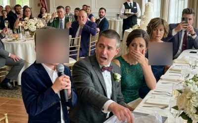 Mijn ex heeft me bedrogen, ons en onze zoon in de steek gelaten en ons vervolgens uitgenodigd voor zijn bruiloft. Tijdens zijn speech lachte hij: “Die rotzooi achterlaten was mijn beste beslissing.” Iedereen lachte, totdat mijn zoon de microfoon pakte en hem een ​​”cadeau” gaf. Een seconde nadat hij het openmaakte, maakte zijn gegil een einde aan de stilte in de zaal.