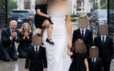 Mijn schoonvader gooide mij en mijn zes kinderen de stromende regen in, terwijl hij schreeuwde: “Alleen echt bloed hoort in dit huis thuis!” Maar zodra ik de naam op de eigendomsakte noemde, veranderde zijn gezichtsuitdrukking en hield iedereen die toekeek plotseling op met lachen.